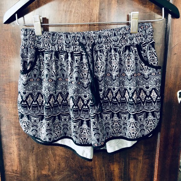 Groovy print shorts - Picture 2 of 4